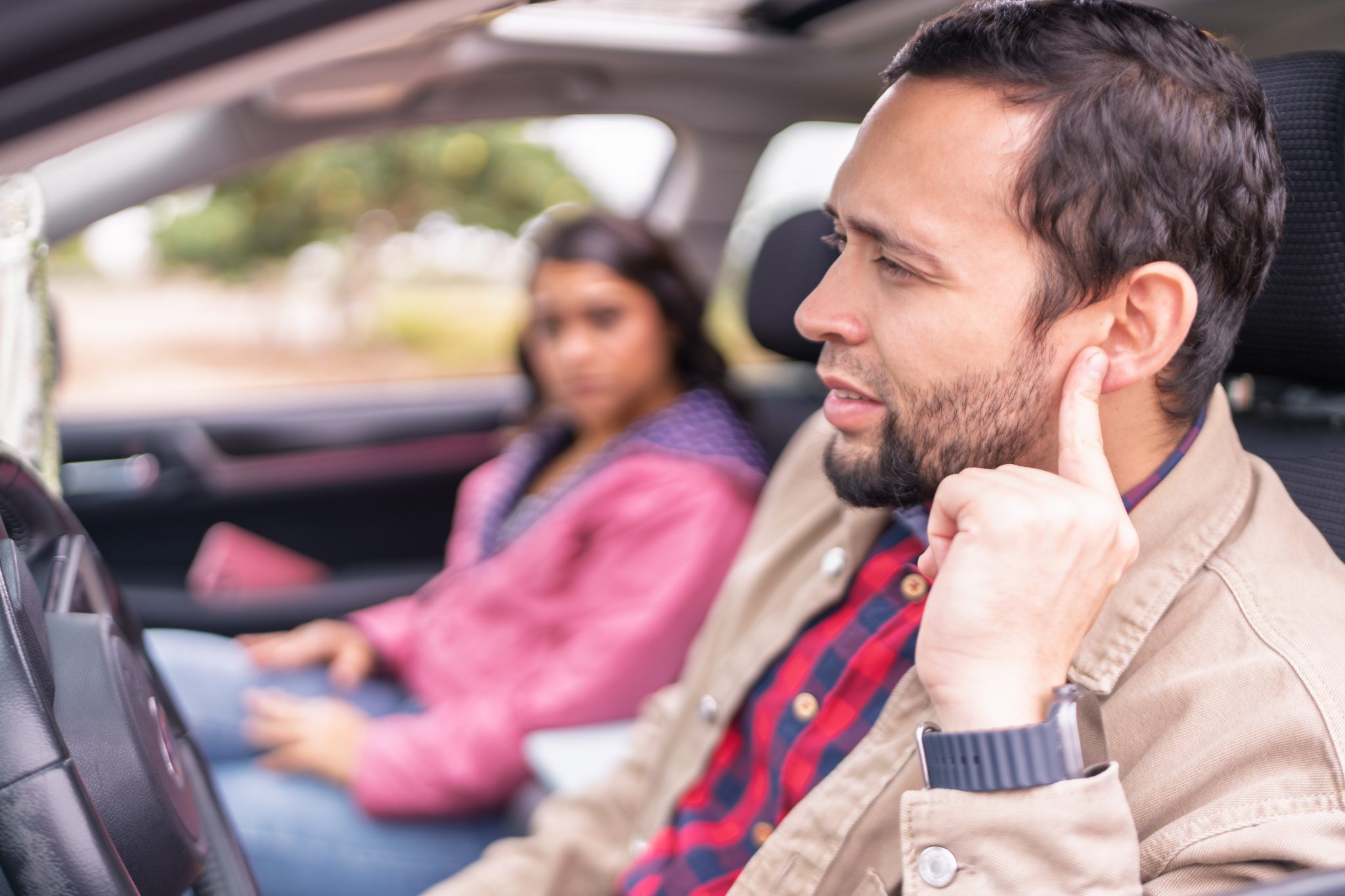 Ruido al frenar a baja velocidad: causas y cuándo preocuparse